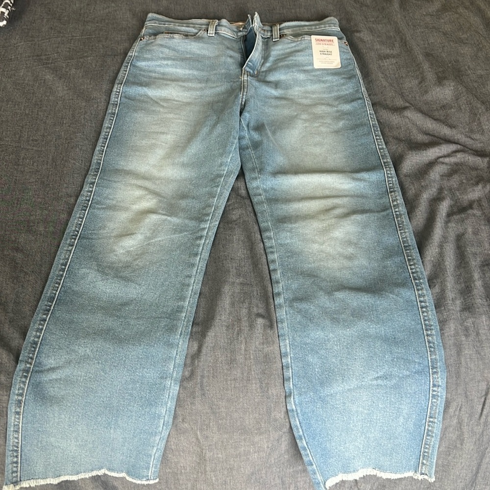 Women Levi jeans. New with tag